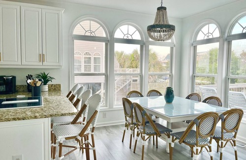 Emerald Isle House | Sandy Beaches-Soundfront/Hot tub/Boatlift/Pets ok