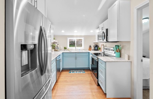 Lakeview House | Sandy Beachfront Lakehouse with Amazing Views!