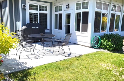 Osoyoos House | Sandy Cove Cottage - Steps from the beach #70