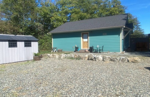 Regional District of Nanaimo Cottage | Sandy Dollar Retreat n Beachy themed carriage house in Parksville