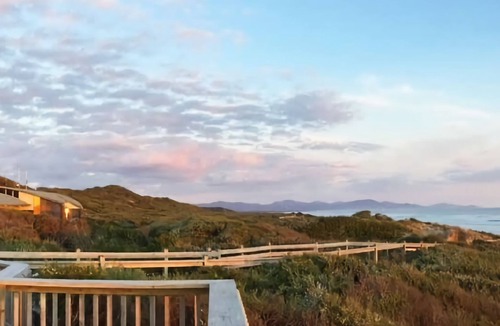 Sandy Point House | Sandy Point Log Cabin Stay 3 Pay 2 Winter Special