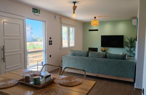 Neo Kalamaki House | Sandy Ridge