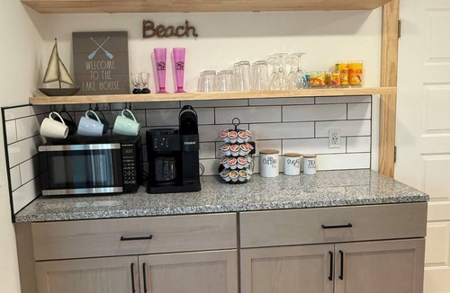 Lake Erie Beach House | Sandy Shore House ~ Hot Tub ~ New Updates ~ Beach Access