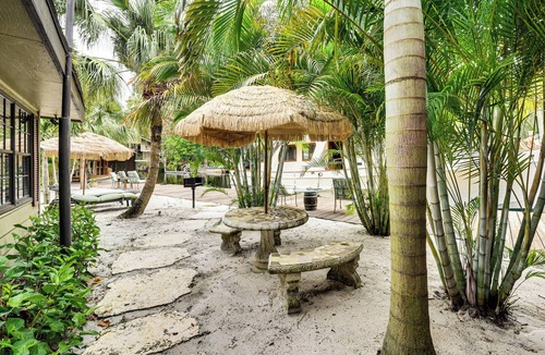 Astor Cottage | Sandy Shore & Multi-boat Dock! St Johns River Home