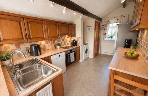 Horsforth House | Sandywell Cottage - Families, Contractors, Airport