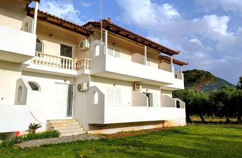 Kiparissia Apartment | Sani Kasimis