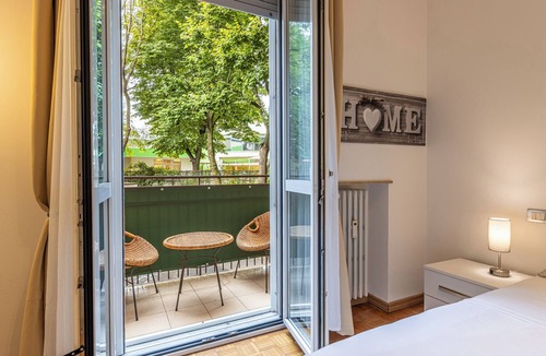 San Siro Apartment | SanSiroSuite75: Spacious Apartment with Garage Near the Stadio & Fiera Metro Stations