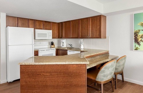 Pompano Isles Resort | Santa Barbara | Romantic Beach Retreat | Pool + Beach