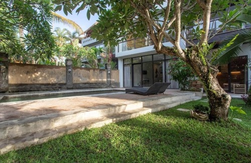 Suraberata Apartment | Santai Surf House