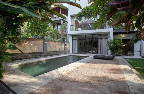Suraberata Apartment | Santai Surf House