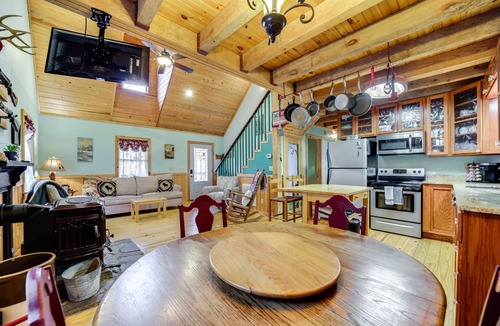 Robbinsville Cabin | Santeetlah Lake Retreat w/Dock: Walk to Water!