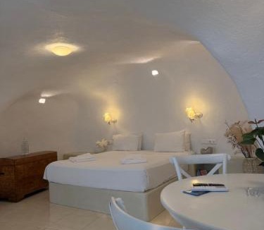 Akrotiri House | SantoCaves