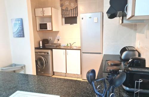 Margate Beach Apartment | Santorini 105A