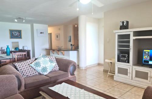 Margate Beach Apartment | Santorini 105A
