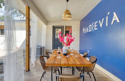 Austin Villa | Santorini Inspired | Firepit | Grill I Yoga