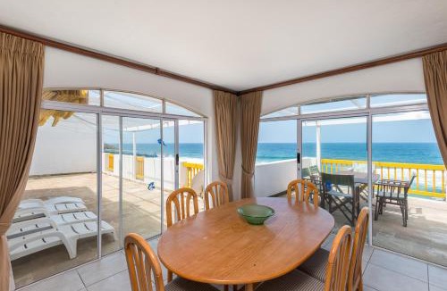 Shaka's Rock Apartment | Santorini - Perissa 32