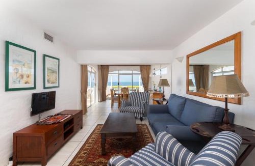 Shaka's Rock Apartment | Santorini - Perissa 32