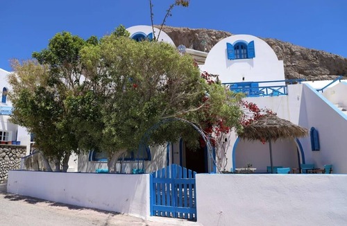 Perissa Condo | Santorini Seaside Retreat, Summer Twin Escape