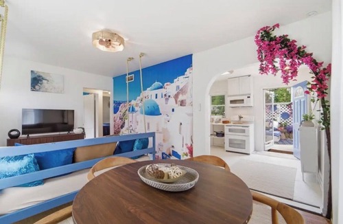 Des Moines House | Santorini staycation in the heart of Des Moines! w/Hot tub & bonus tiny house