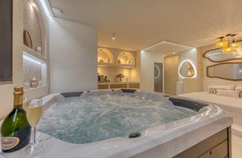 Esbly Apartment | Santorini Suite, Jacuzzi & Hammam