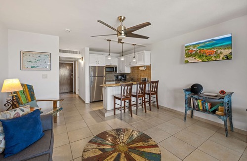 Red Hook Condo | Sapphire Outlook Villa : Beachfront 2-story Top Floor Villa on Sapphire Beach