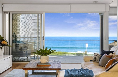 Sapphire Beach House | Sapphire Sands, Absolute Beachfront, Pool, Spa Pet Friendly