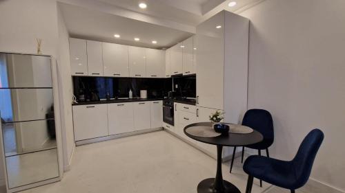 Stefanestii de Jos Apartment | Sapphire Suite #pool&parking #Cosmopolis