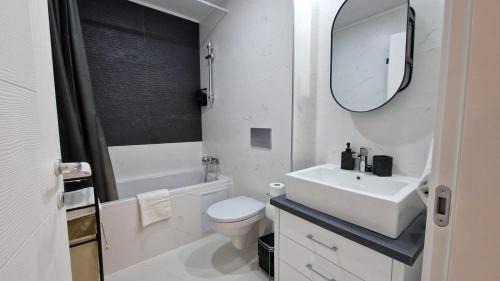 Stefanestii de Jos Apartment | Sapphire Suite #pool&parking #Cosmopolis