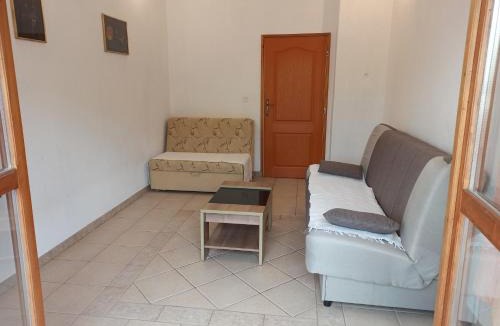Kamenari Apartment | Sara