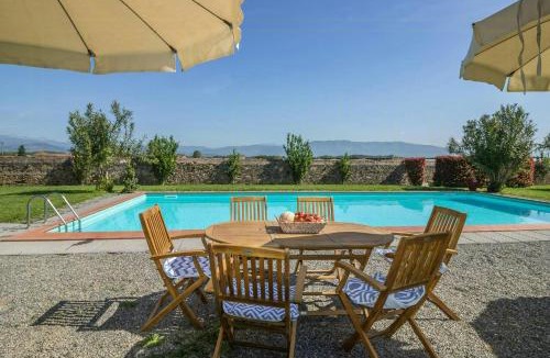 Guamo Apartment | Sara Spacious Private Pool Apartment Near Lucca