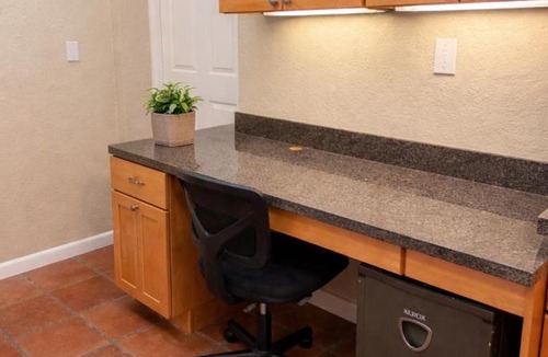 Whitfield House | Sarasota Family Stay Near Beach & SRQ Airport sleep 11