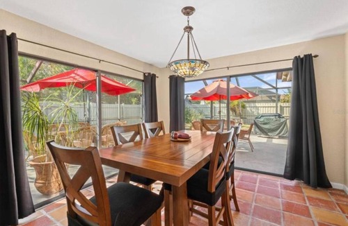 Whitfield House | Sarasota Family Stay Near Beach & SRQ Airport sleep 11