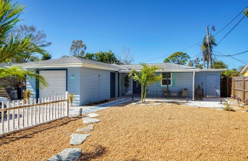 Ridge Wood Heights House | Sarasota Home: Near Beaches & Downtown!