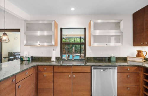 Indian Beach Sapphire Shores House | Sarasota Retreat near Sarasota Downtown