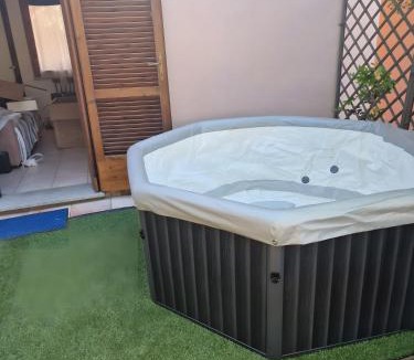 Budoni Apartment | Sardegna Budoni giardino e Jacuzzi