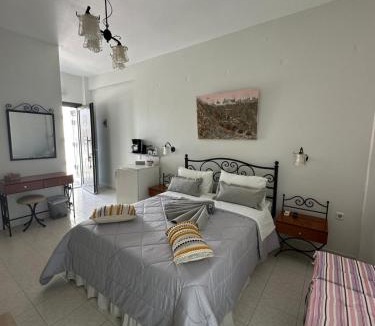 Kimolos House | Sardis Rooms