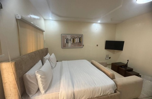 Lagos Apartment | Sardonyx- Enjoyable studio with AC in vibrant Lagos