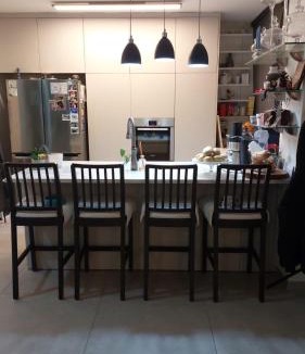 Yehud Apartment | Sarin room