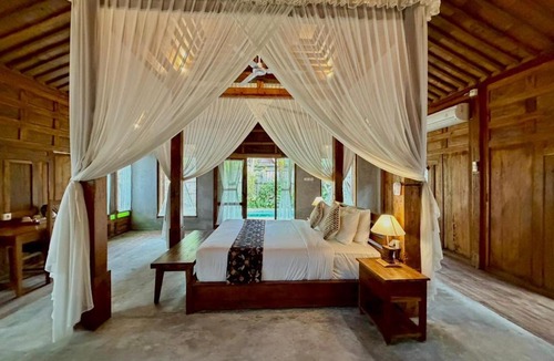 Kemenuh Villa | Sarini Joglo Villa by Manara