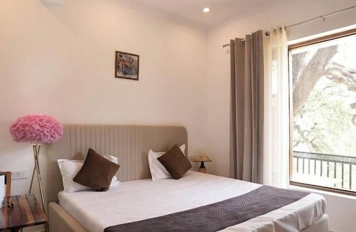 The Mall Road Hotel | Sarins State Side Mistville