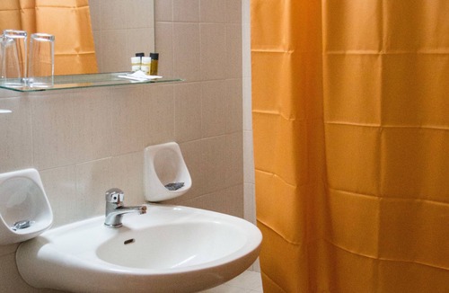Apikia Hotel | Sariza Spring Hotel