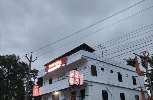 Quilon House | Sarovaram Lodge Near Government Medical College Parippally