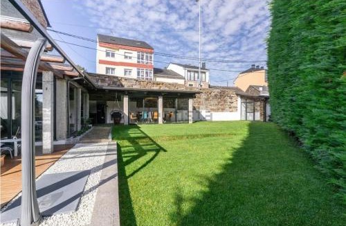 Lugo House | Sashas House