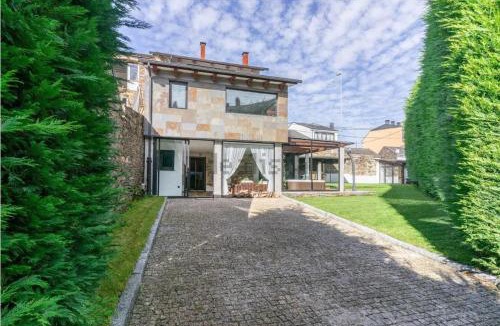 Lugo House | Sashas House