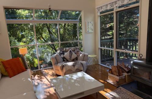 Sassafras House | Sassafras Treehouse Private home in the Dandenong Ranges, Victoria