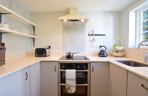 Westleton Cottage | SATIS COTTAGE, WESTLETON, pet friendly, with open fire in Westleton