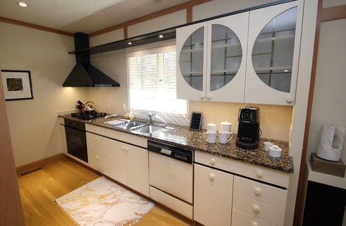 Hostetter Cottage | Satori Cottage-uber private, stream side, meditative 2 BR, 2 BA getaway!