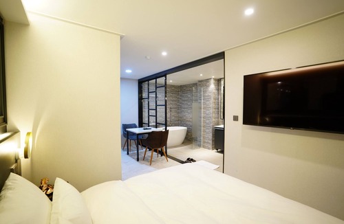 Yongdap-tong Hotel | Saturn Hotel
