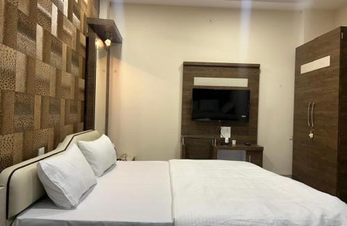 Indore Apartment | Satyabhama Homestay -Ruby-One RK appartment with Terrece