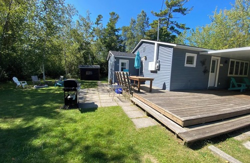 Sauble Beach Cottage | Sauble Beach Birchwood Cottage 5 min walk to the beach & 10 min walk to strip